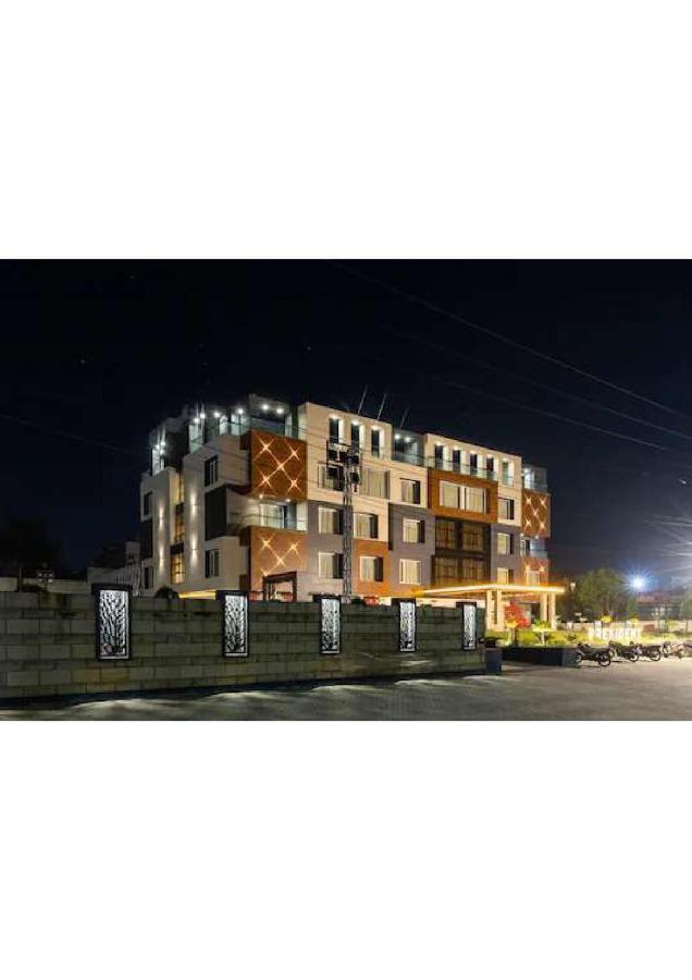 Hotel Shivay President Удджайн Экстерьер фото